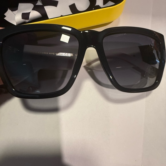 Marc Jacobs Dark Frame Sunglasses - Picture 6 of 6